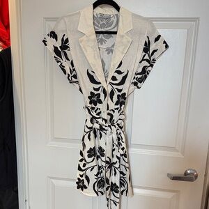 Zara Cream and Gray Floral Blazer